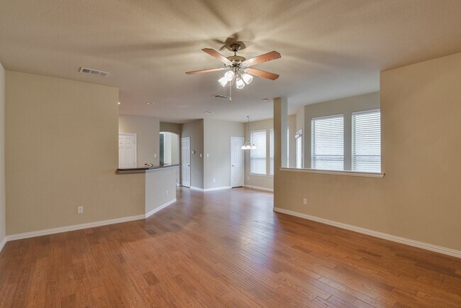 Foto del edificio - COMING SOON! 3 BEDROOM PATIO HOME LOCATED ...
