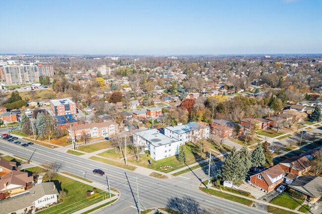 Photo du bâtiment - 68 Weber Street & 190 Allen Street