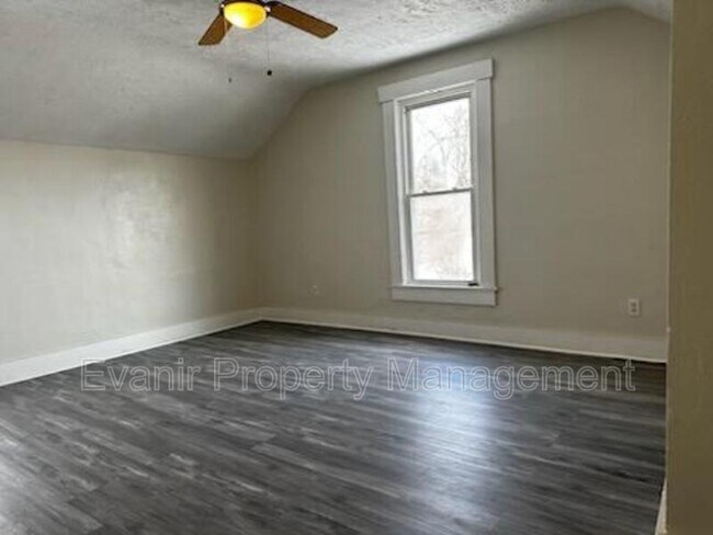 Building Photo - 521 S Isabella St