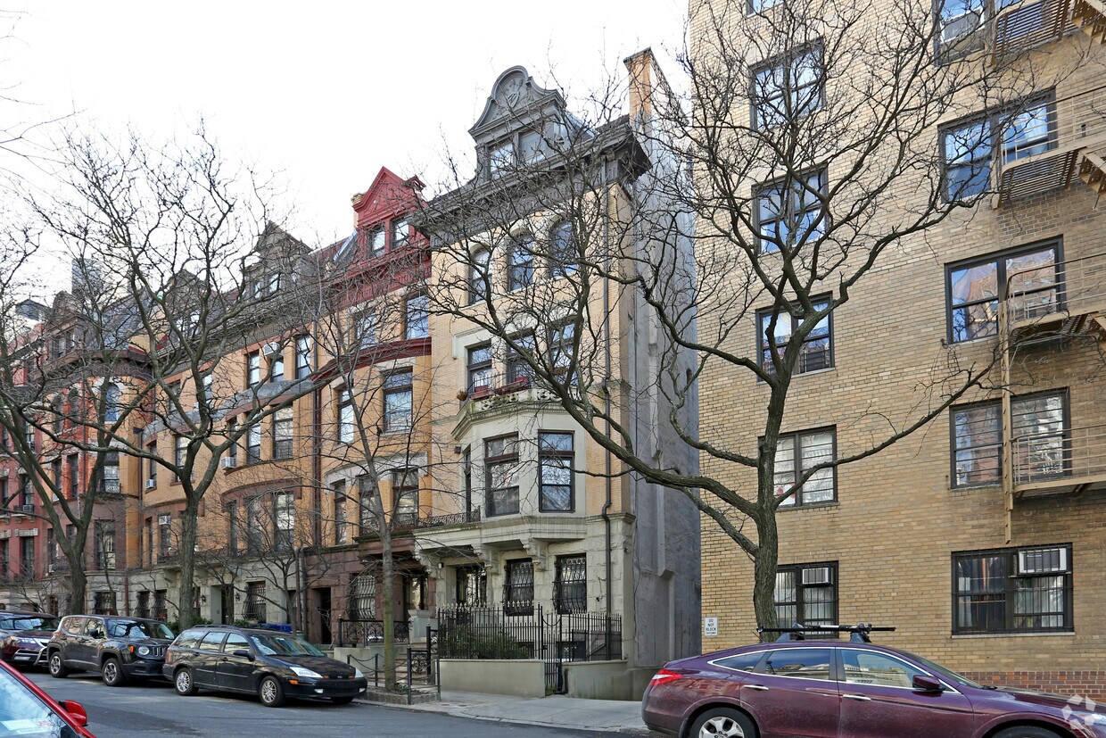 Foto principal - 318 W 107th St