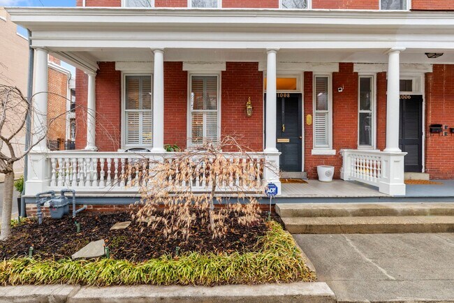 Foto del edificio - Beautiful 3 Bedroom Corner Lot on West Ave! ***Available 08/10/2026***