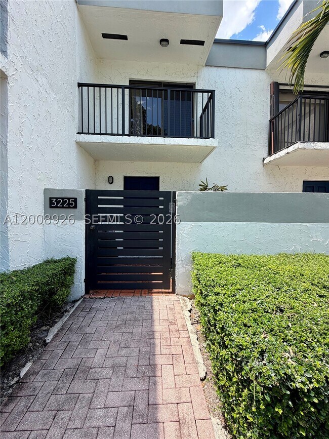 Building Photo - 3225 Bird IV3