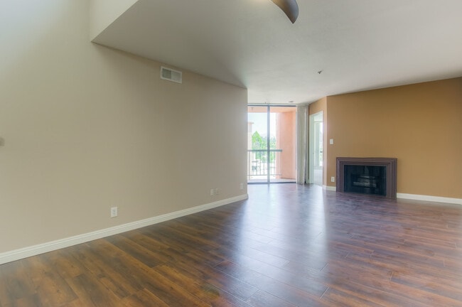 Building Photo - La Vista Terrace