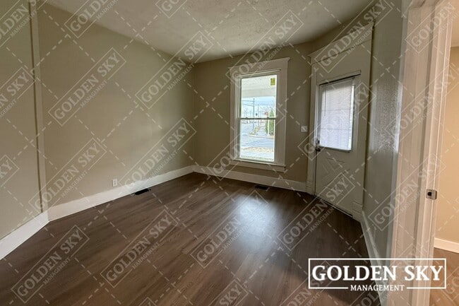 Building Photo - 1224 E Main St