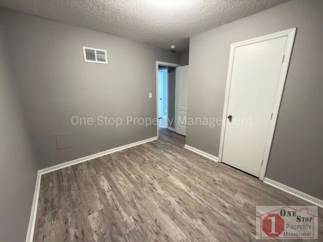 Foto del edificio - 3 bedroom, 2 bathroom duplex in Lee's Summit, MO!!
