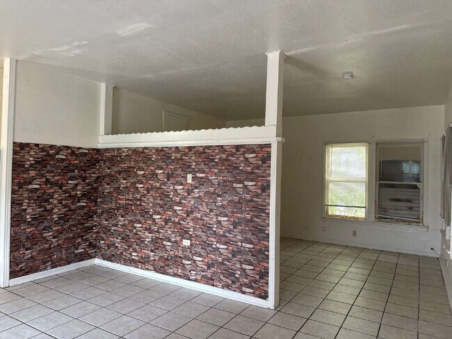 Foto del edificio - Super Affordable One Bedroom Close to i10 ...