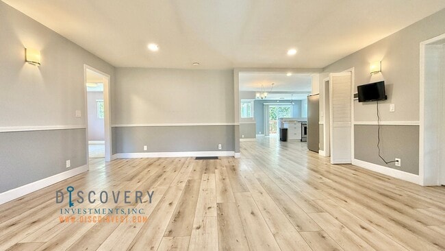 Building Photo - Stylish 3 Bedroom Retreat in the Oakland H...