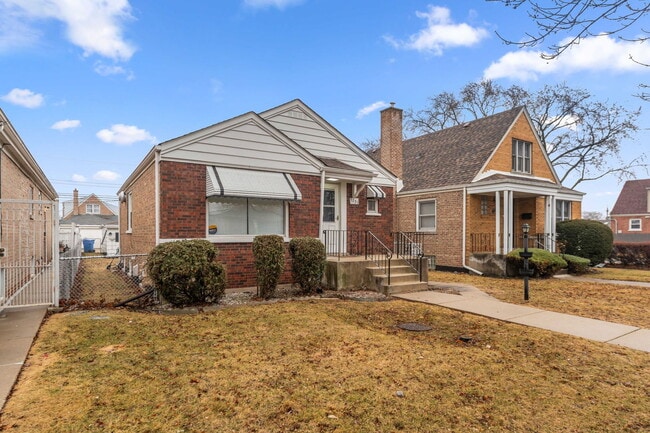 Building Photo - 5251 S Hamlin Ave