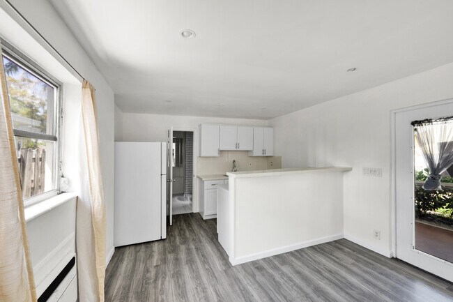 Foto del edificio - 132 E Central Blvd