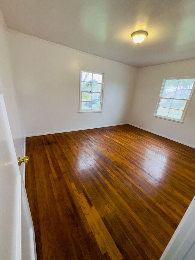 Foto del edificio - 3 bedroom 2 bath Detached 2 car garage