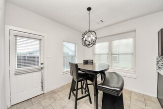 Building Photo - 622 Aberhill Dr