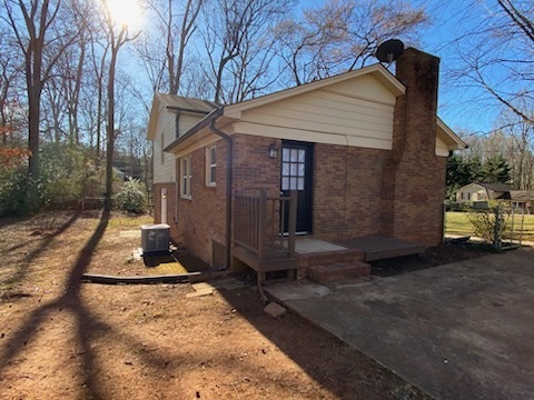 Building Photo - 3 Bedroom, 1.5 Bath Single Family Home