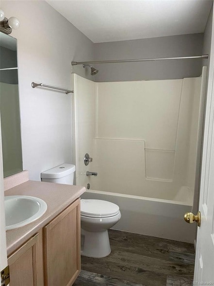 Building Photo - 32 N Harlan St