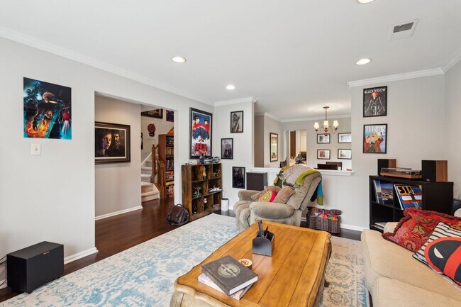 Foto del edificio - Say hello to your dream Colonial in the he...