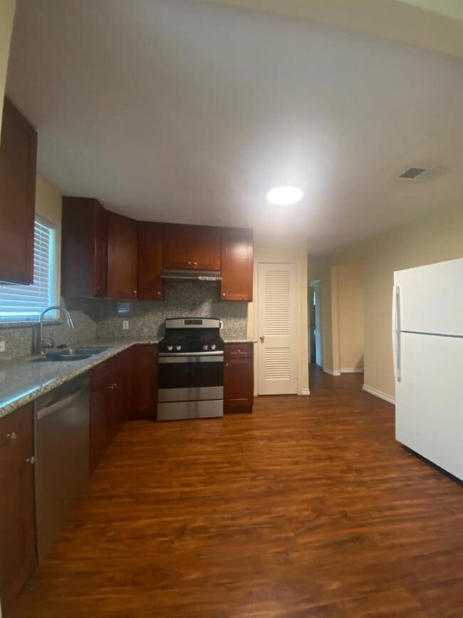 Building Photo - 410 Broad Ripple Dr