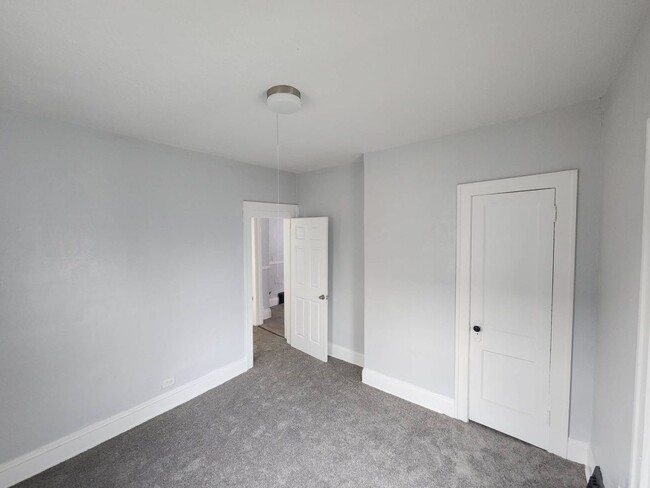Foto del edificio - 3215 E 117th St
