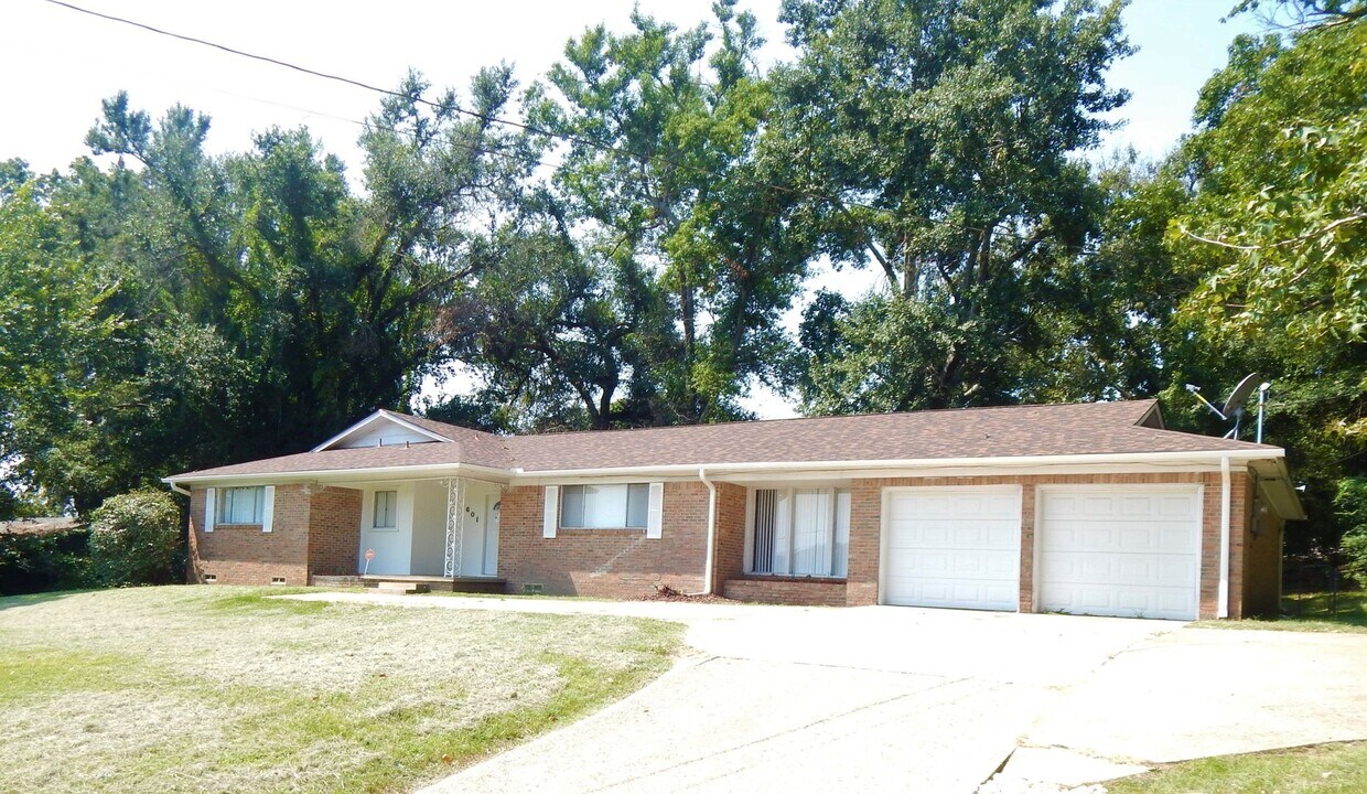 Primary Photo - Spacious 3 Bedroom, 2 Bath Home in Tyler!