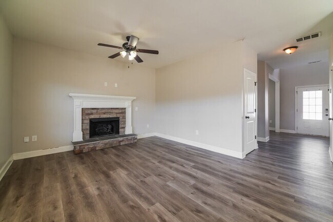 Foto del edificio - 235 Summer Gate Ln