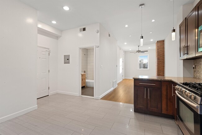 Building Photo - 17 Ravine Ave