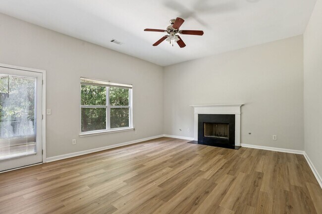 Building Photo - Renovated Home in Lambert High in Swim/Ten...