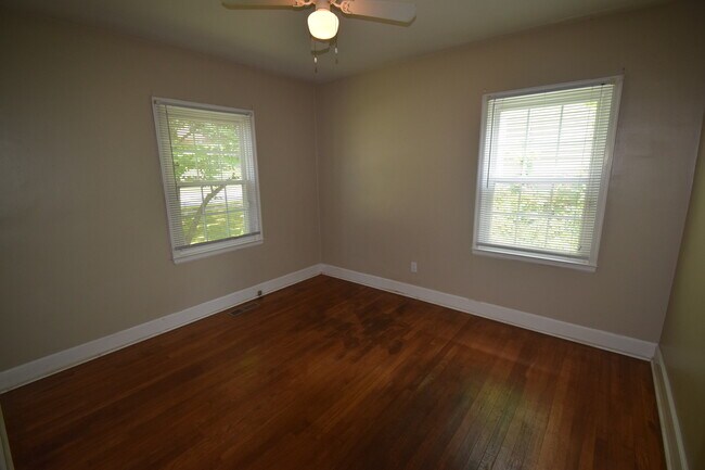 Foto del edificio - VIRTUAL SHOWINGS AVAILABLE - Cute 3 Bedroo...