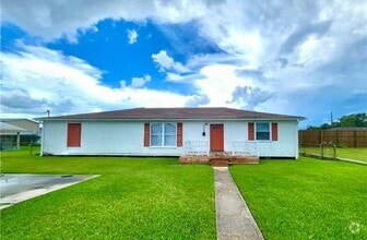 Building Photo - 743 Bellanger St