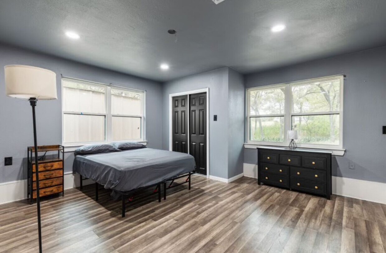 Primary Photo - Beautiful Room for Rent