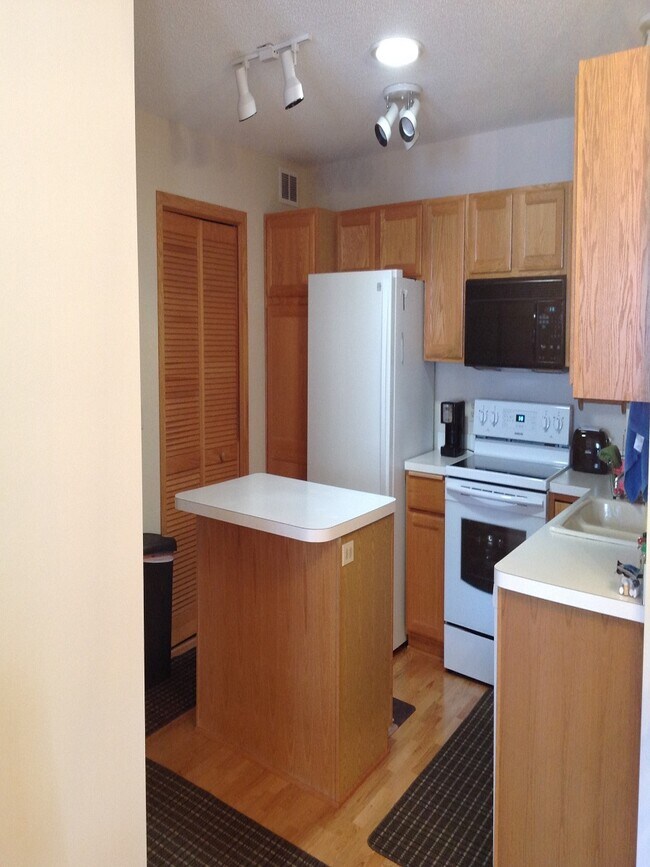 Building Photo - 508 Mission Hills Dr
