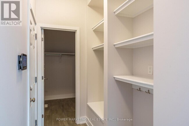 Building Photo - 635 Perseus Ave