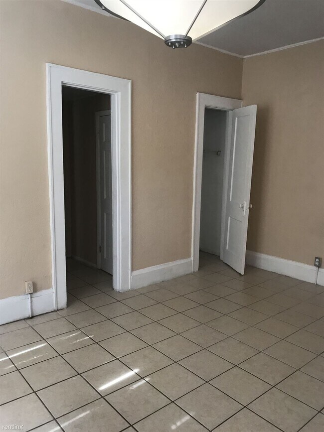 Building Photo - 1 br, 1 bath Duplex - Villa Esmeralda 912 ...