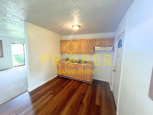 Building Photo - 3 bedrooms 1 bathrooms house for rent