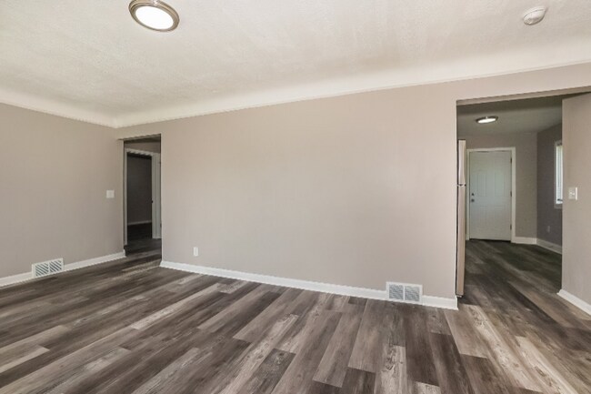 Foto del edificio - 17515 Deforest Ave
