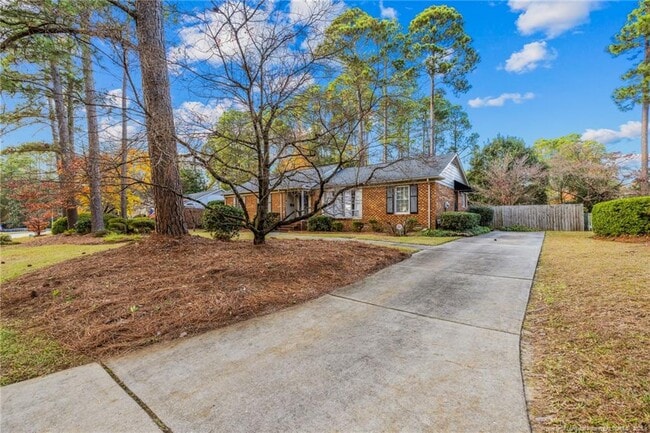 Foto del edificio - 2818 Millbrook Rd