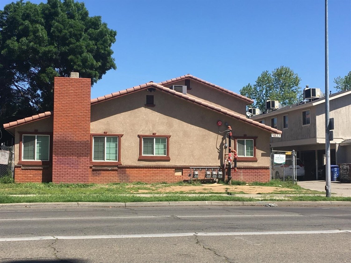 Building Photo - 4827 E Lane Ave