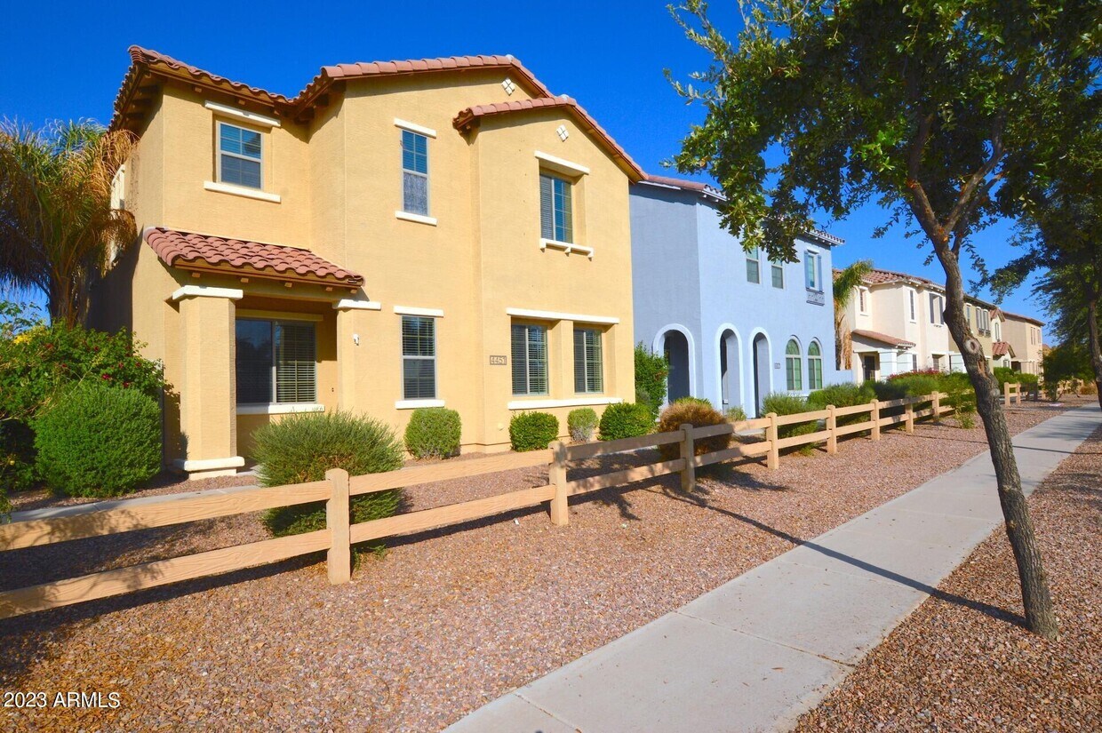 Foto principal - 4451 E Remington Dr