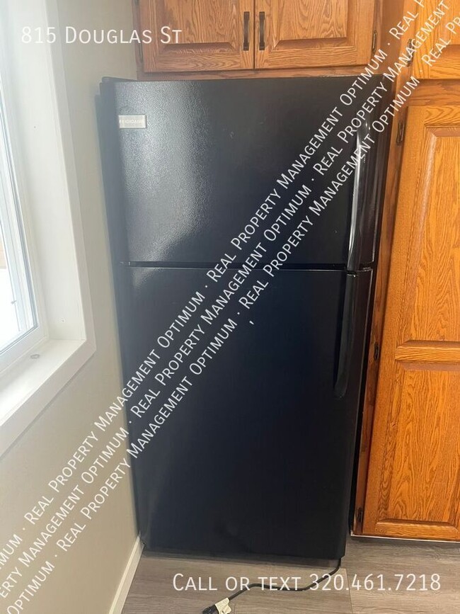 Building Photo - 815 Douglas St