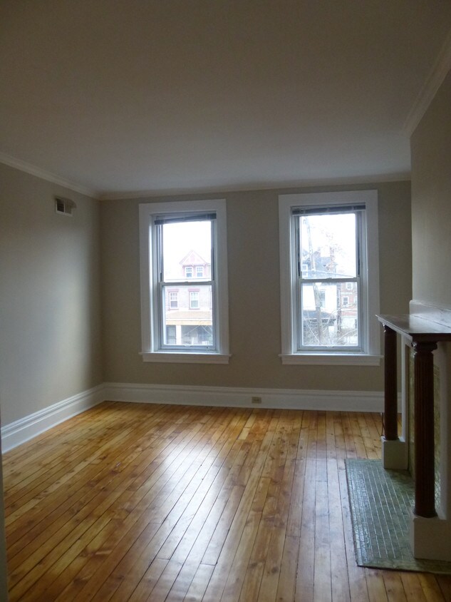 Primary Photo - 1120 N Euclid Ave