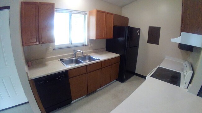 Kitchen - 1300 Albert Ave