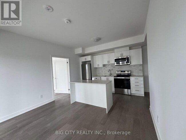 Building Photo - 715 Davis Dr