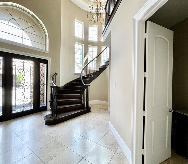 Building Photo - 603 White Jasmine Trail
