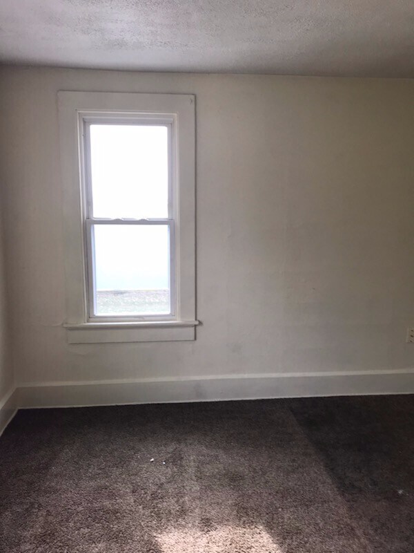 Foto del edificio - 2 bedrooms 1 bath