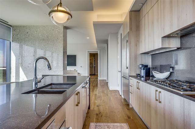 Foto del edificio - 8119 Douglas Ave