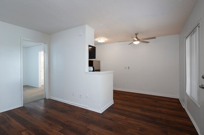 Interior Photo - Aztec Pacific Apartments