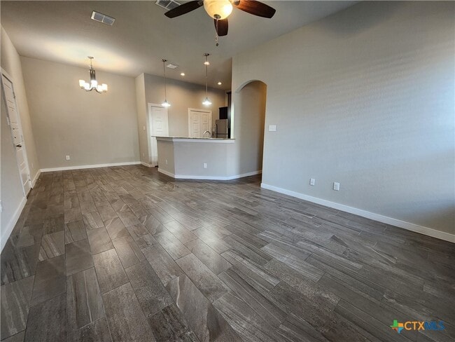 Building Photo - 530 Creekside Frst