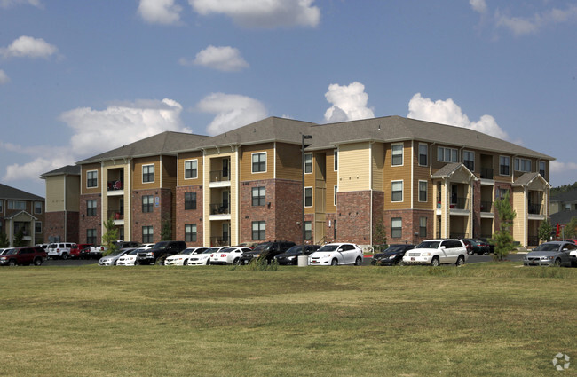 Building Photo - University House Fayetteville