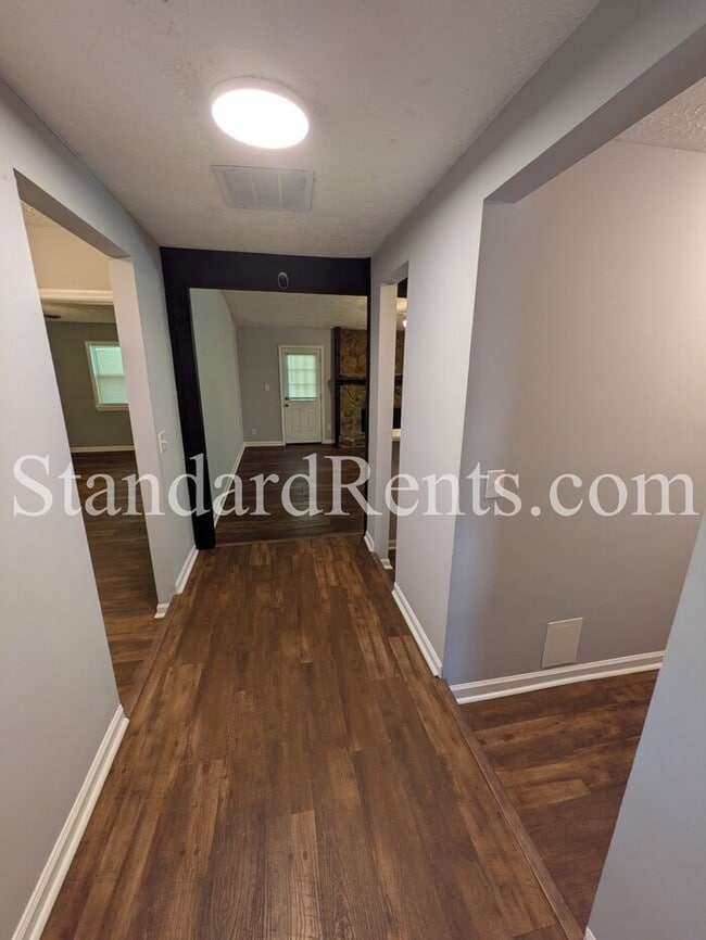 Building Photo - 8121 Winewood Way