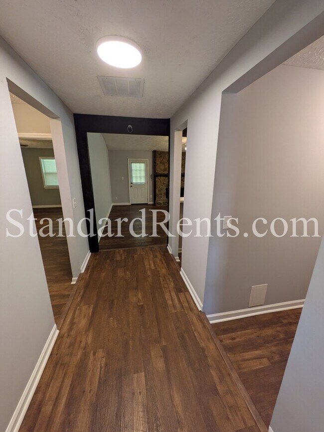 Foto del edificio - 8121 Winewood Way
