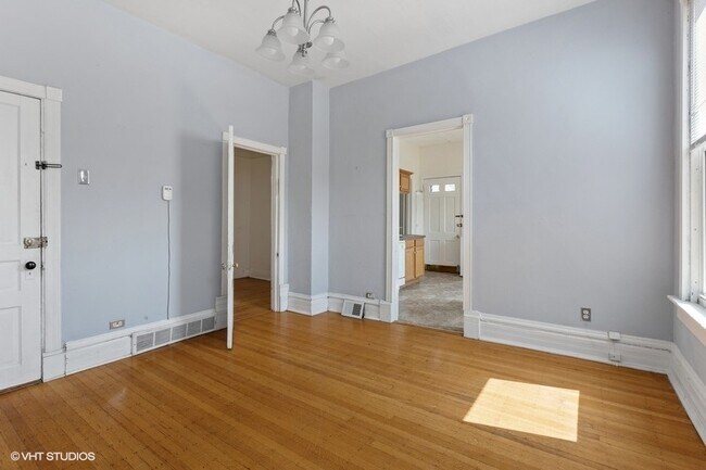 Foto del edificio - 3241 N Kenmore Ave