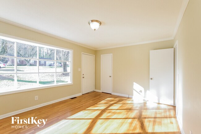 Building Photo - 8 Spruce Pine Dr