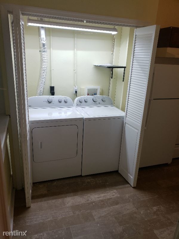 Building Photo - 1 br, 1 bath Apartment - 8 N Main St B Unit B